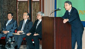 「法の日」記者会見